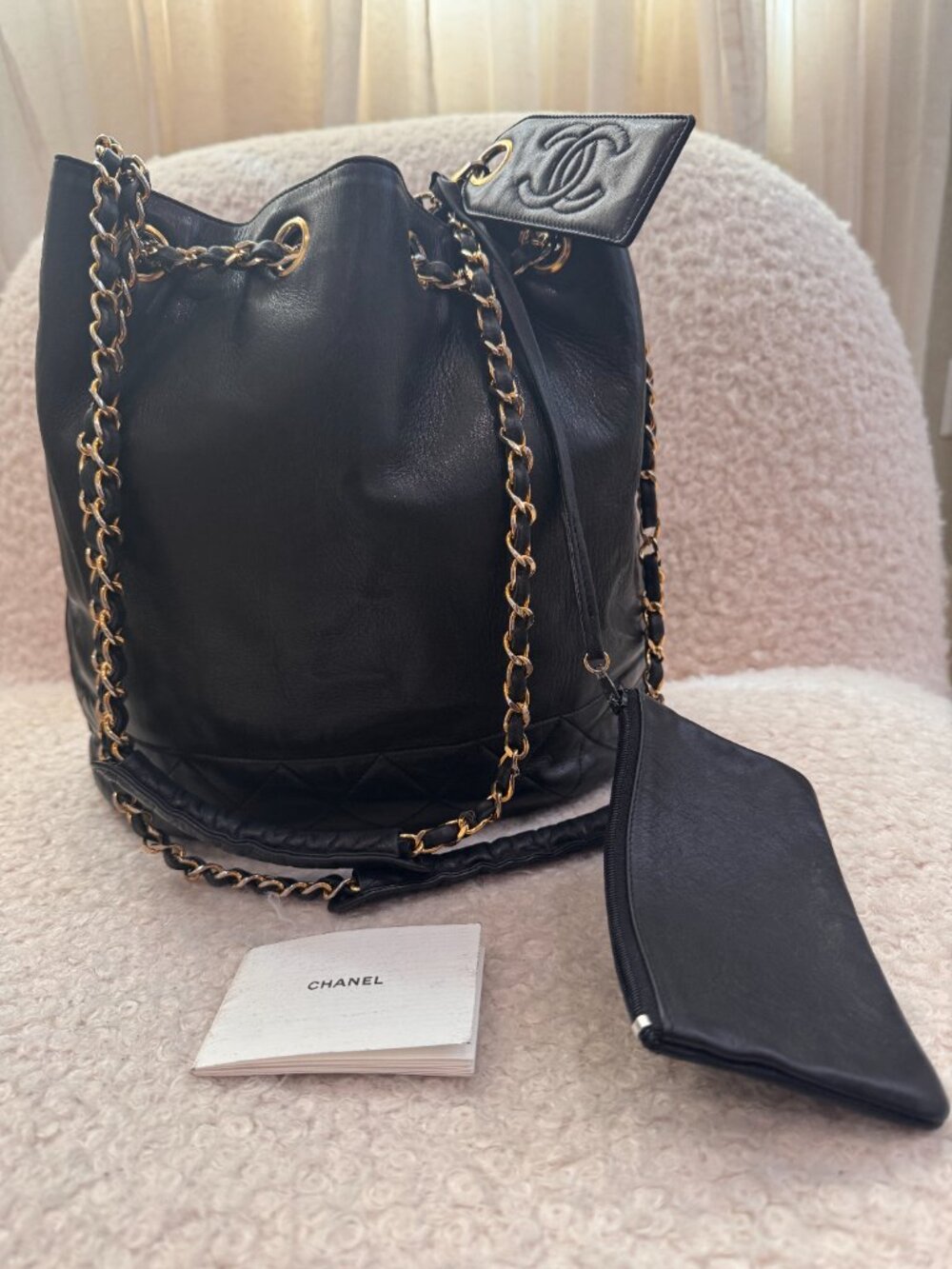 CHANEL Drawstring Bucket Bag | Aged Calfskin | Collection by Karl Lagerfeld - Picture 4 of 6